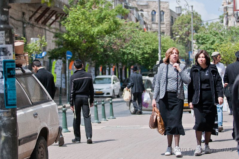 20100409_111940 D300.jpg - 2 Ladies in Mea Shearim